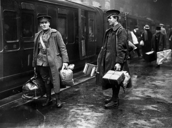 WWI SOLDIERS LEAVING