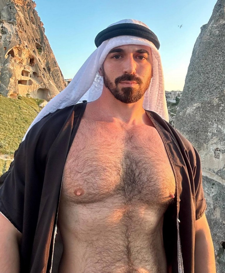ARAB MODEL | MATTHEW'S ISLAND