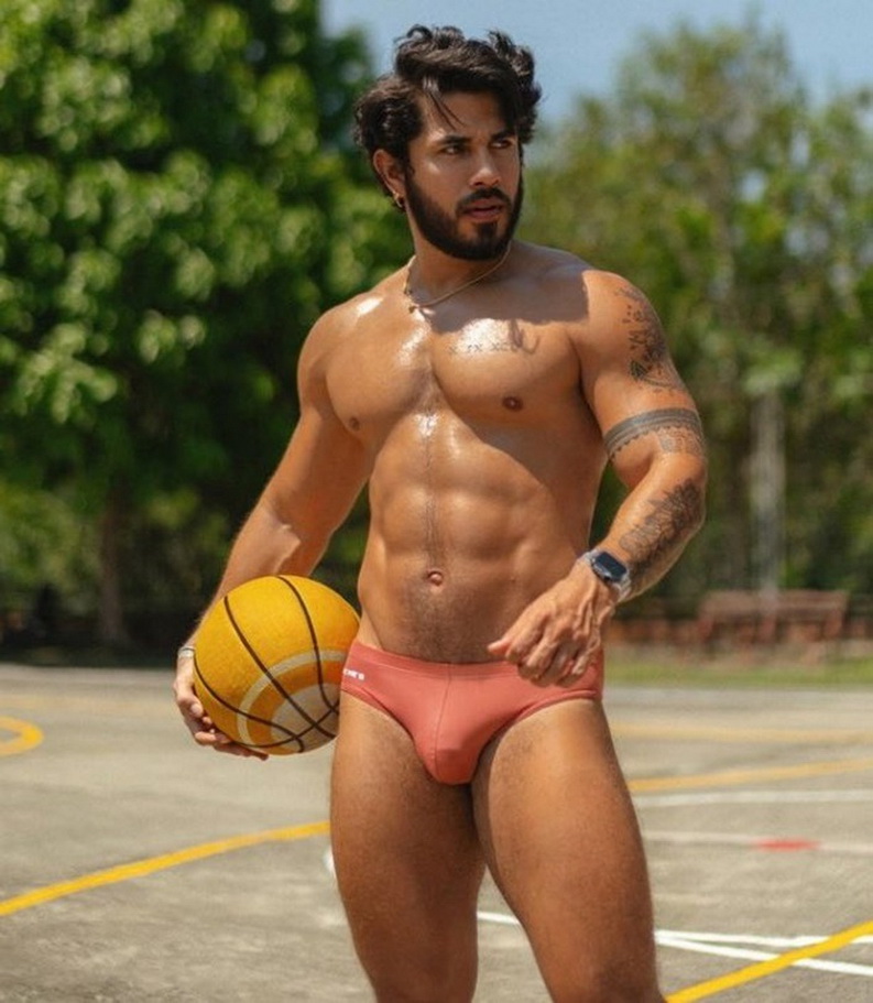 MODEL WITH A&nbsp;BASKETBALL