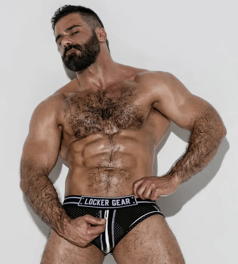 MODEL WEARING LOCKER&nbsp;GEAR