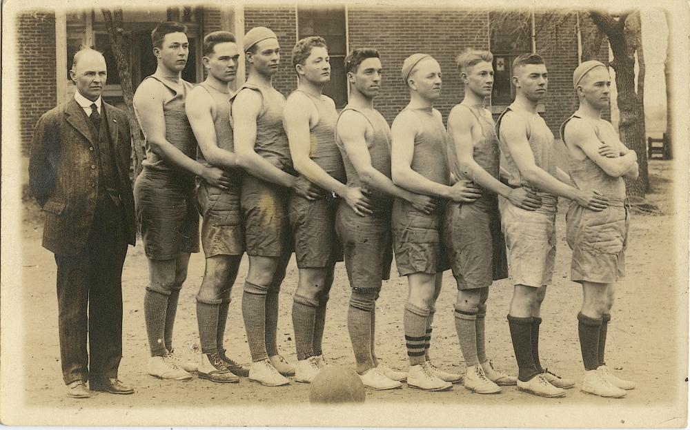 Basketball team, circa&nbsp;1905