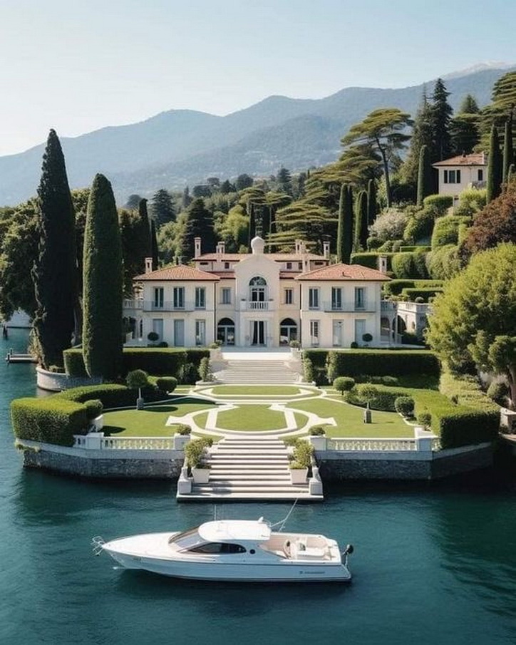 ITALIAN LAKE VILLA