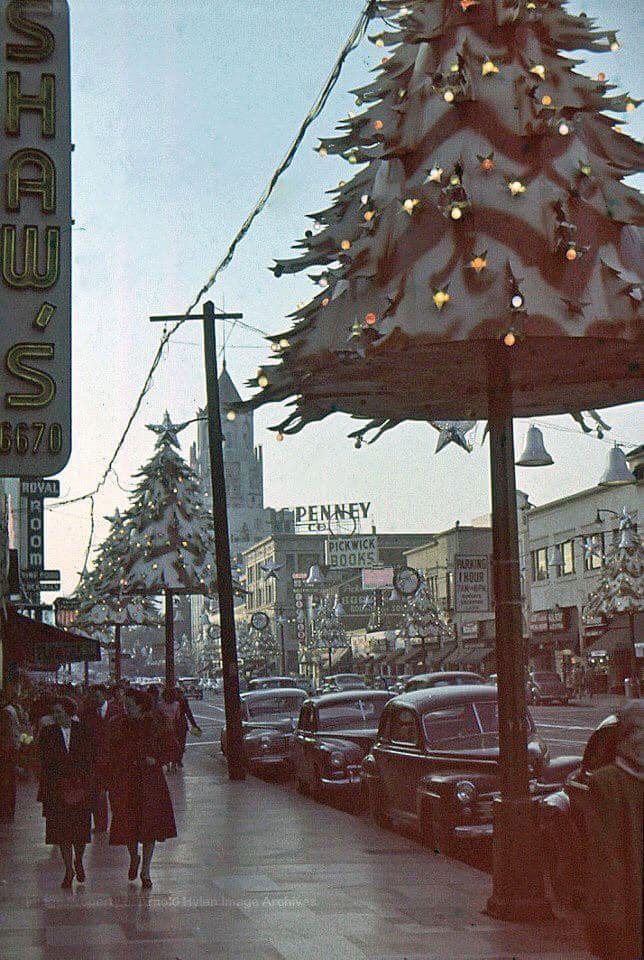 Christmas season on Hollywood Boulevard,&nbsp;1940s