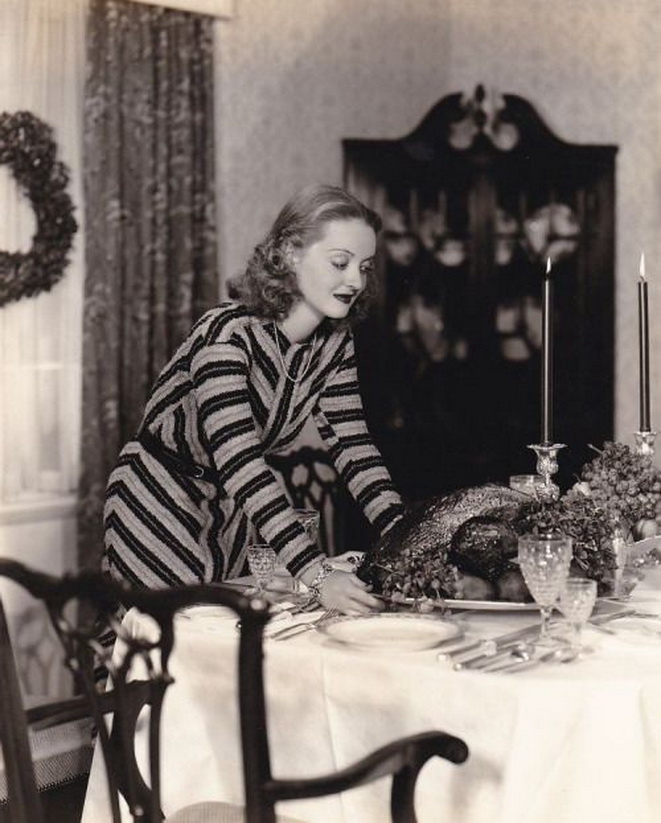 Bette Davis serving up Christmas&nbsp;dinner