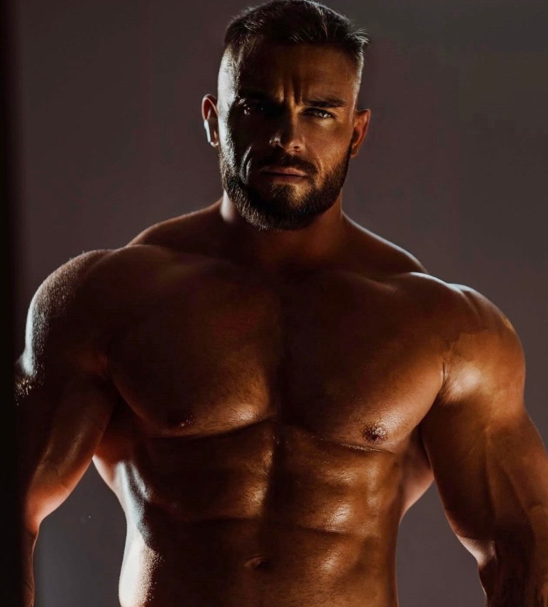 BRITISH BODYBUILDER DANNY FLEX | MATTHEW'S ISLAND